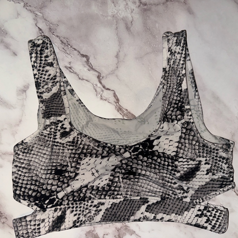 Varley Monochrome Snake Print Bra large - Picture 3 of 4